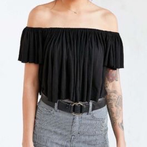 Urban Outfitters crop top 🖤 - Picture 2 of 4